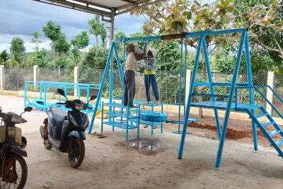 Công tác vệ sinh trước khi đón trẻ đến trường MN Hoaj My.